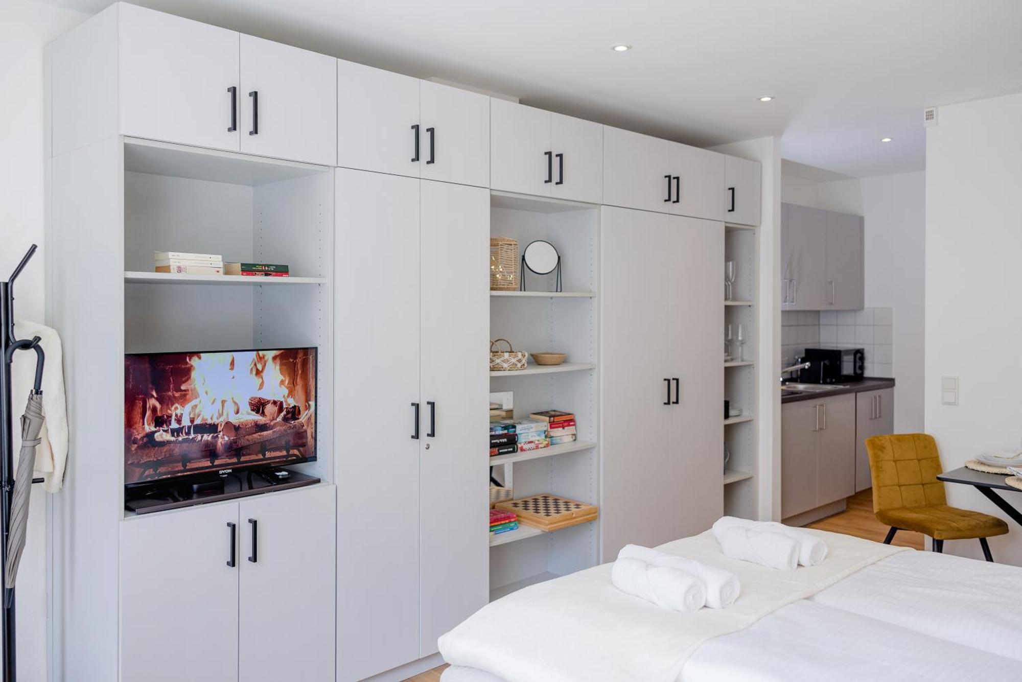 Lumen Homes - Altstadt-Studio Direkt Im Zentrum, Kueche, Netflix, Oeffentlicher Parkplatz Ums Eck Ingolstadt Exterior foto