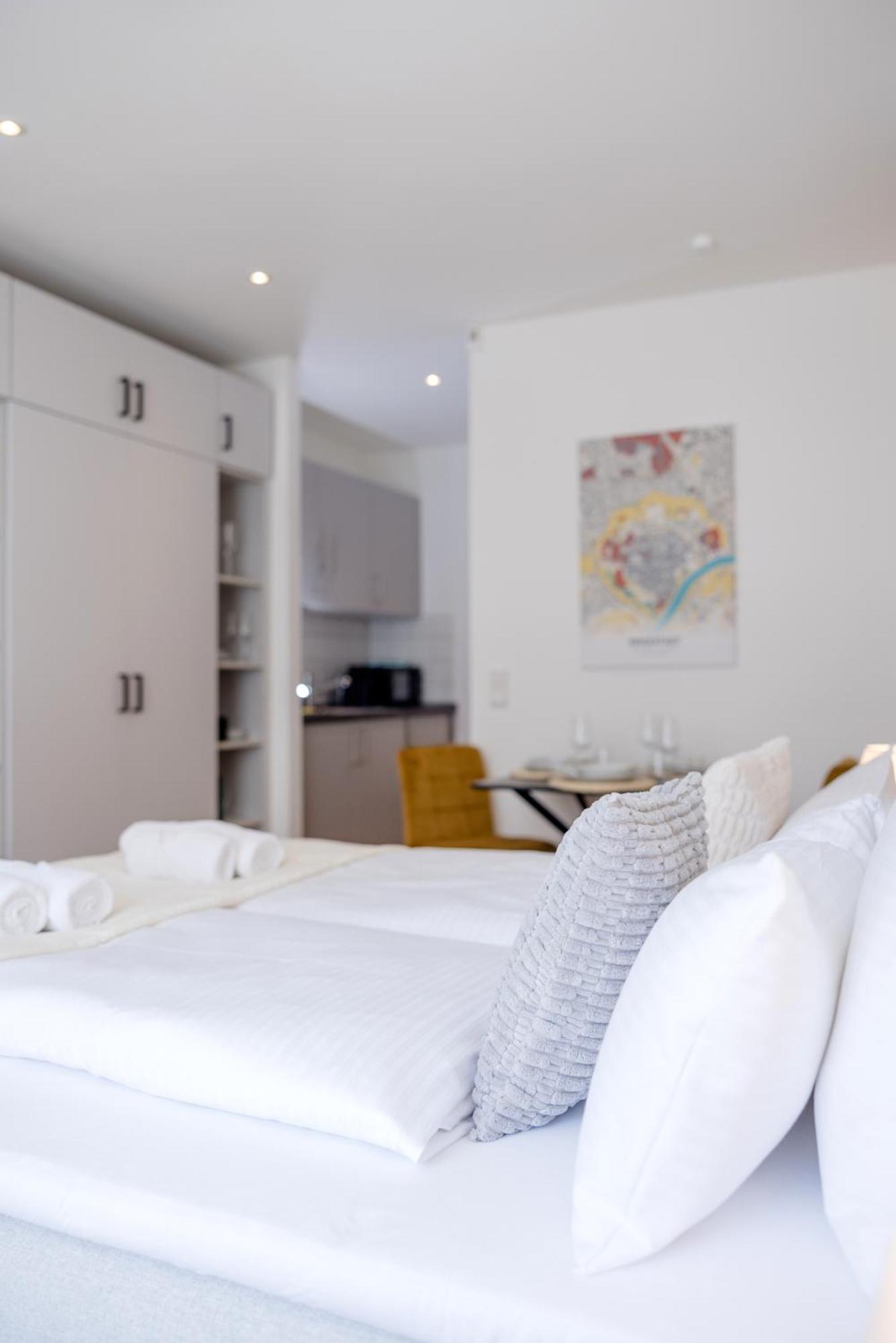 Lumen Homes - Altstadt-Studio Direkt Im Zentrum, Kueche, Netflix, Oeffentlicher Parkplatz Ums Eck Ingolstadt Exterior foto